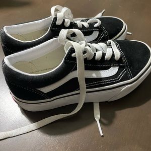 Kids black and white vans size 2 off the wall unisex